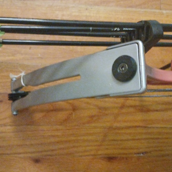 Bear Brave 3 Youth Compound Bow Pink 26" right handed. - Picture 7 of 8